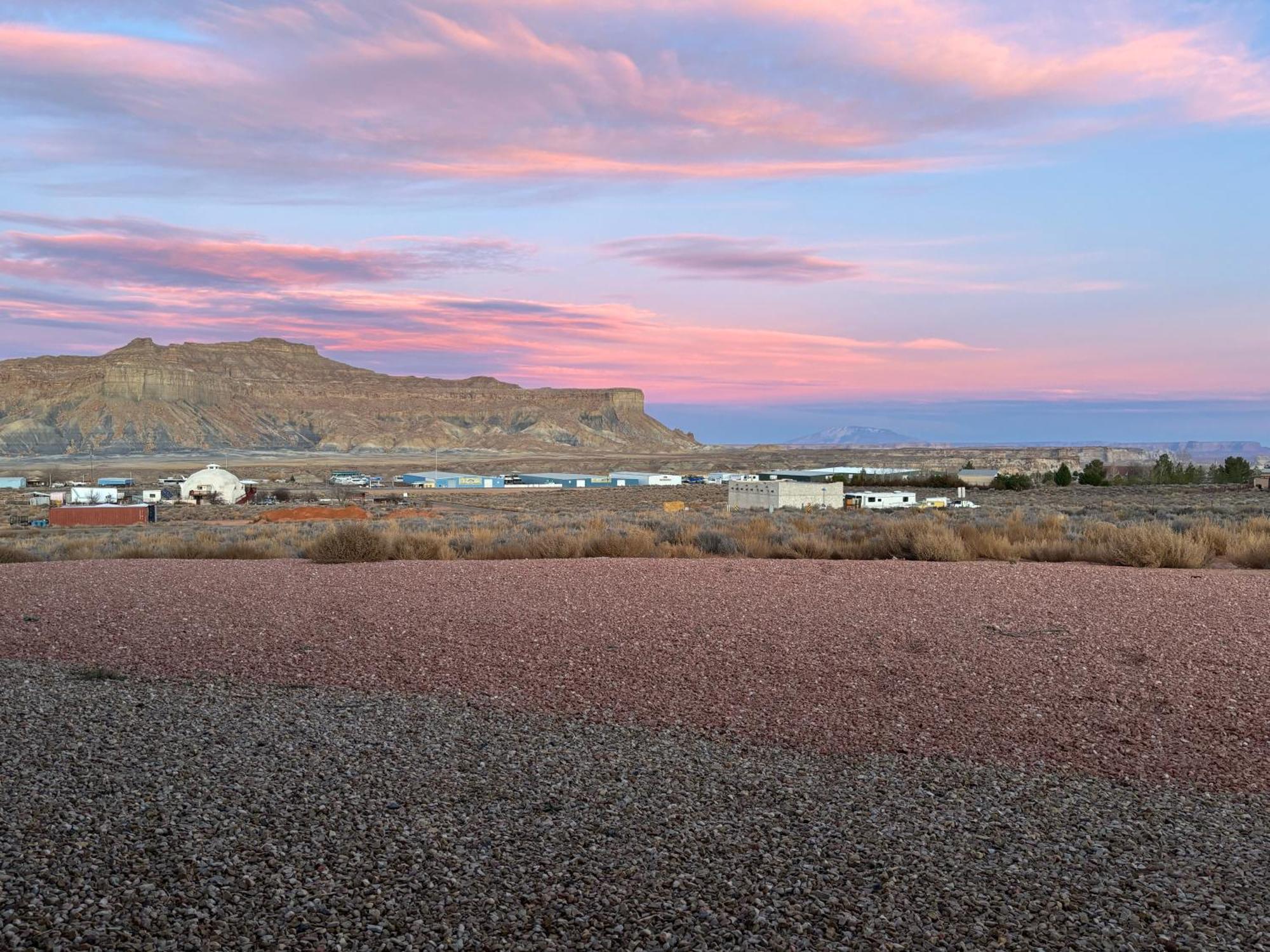 Page Arizona Border Town- Crimson Suite, Desert Canyon Getaway With Views Big Water Buitenkant foto